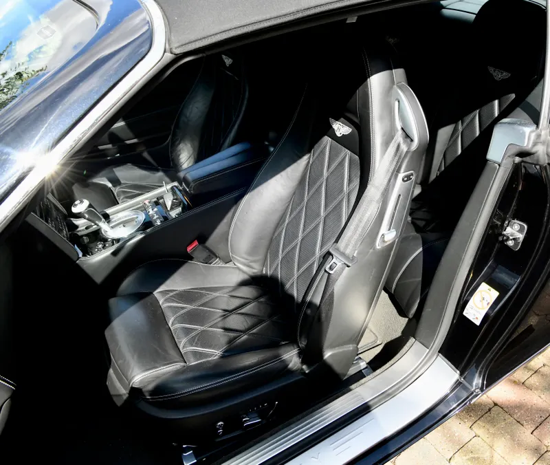 Bentley  continental gtc w12 triple black. yizayyb9a8ztocgebkiv4