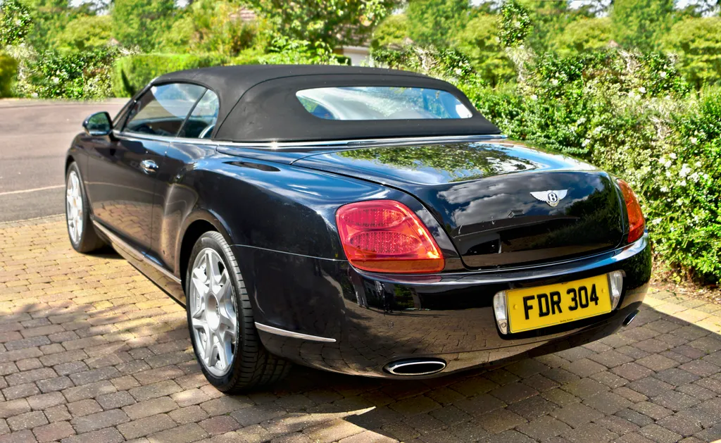 Bentley  continental gtc w12 triple black. d2rcubrrtdicduktl2ewt