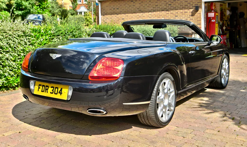 Bentley  continental gtc w12 triple black. gln0edzdv982isecopcd1