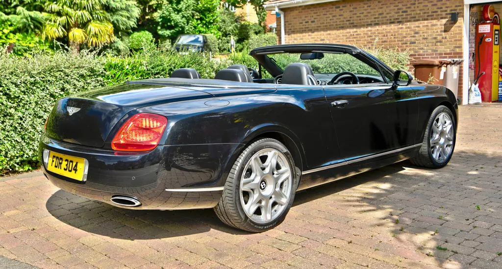 Bentley  continental gtc w12 triple black. ptn5kwd z 61xd22h1abo