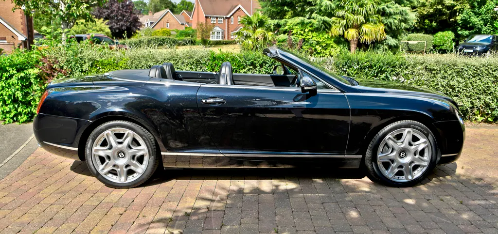 Bentley  continental gtc w12 triple black. uofjbtlrs78uufzpkf4ki