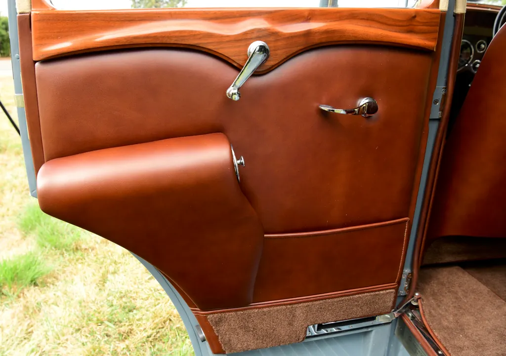 Rolls royce phantom ii continental close coupled sports saloon rs02mbw1iyqjqjou ztbo