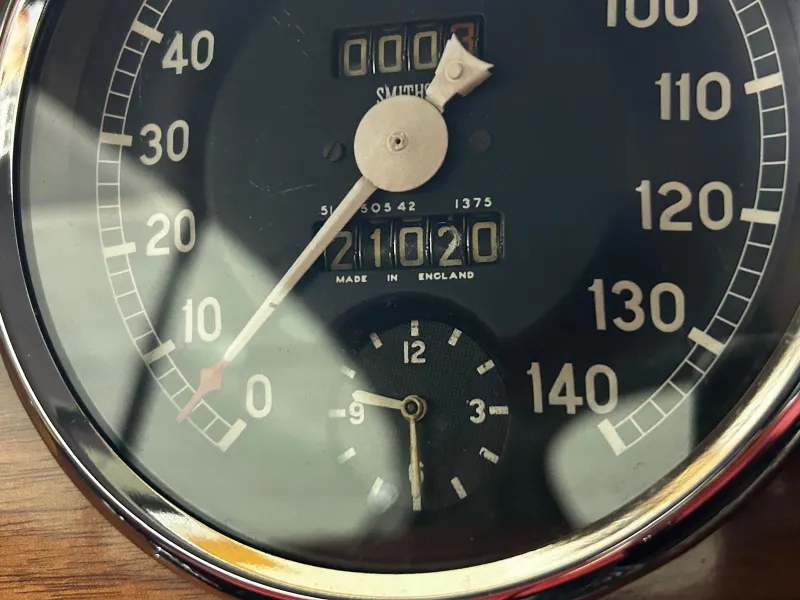 Aston martin  db24  1tls czdys4 mzbdtp n