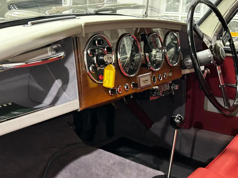 Aston martin  db24 naugjn 8az2jygezfbqyn
