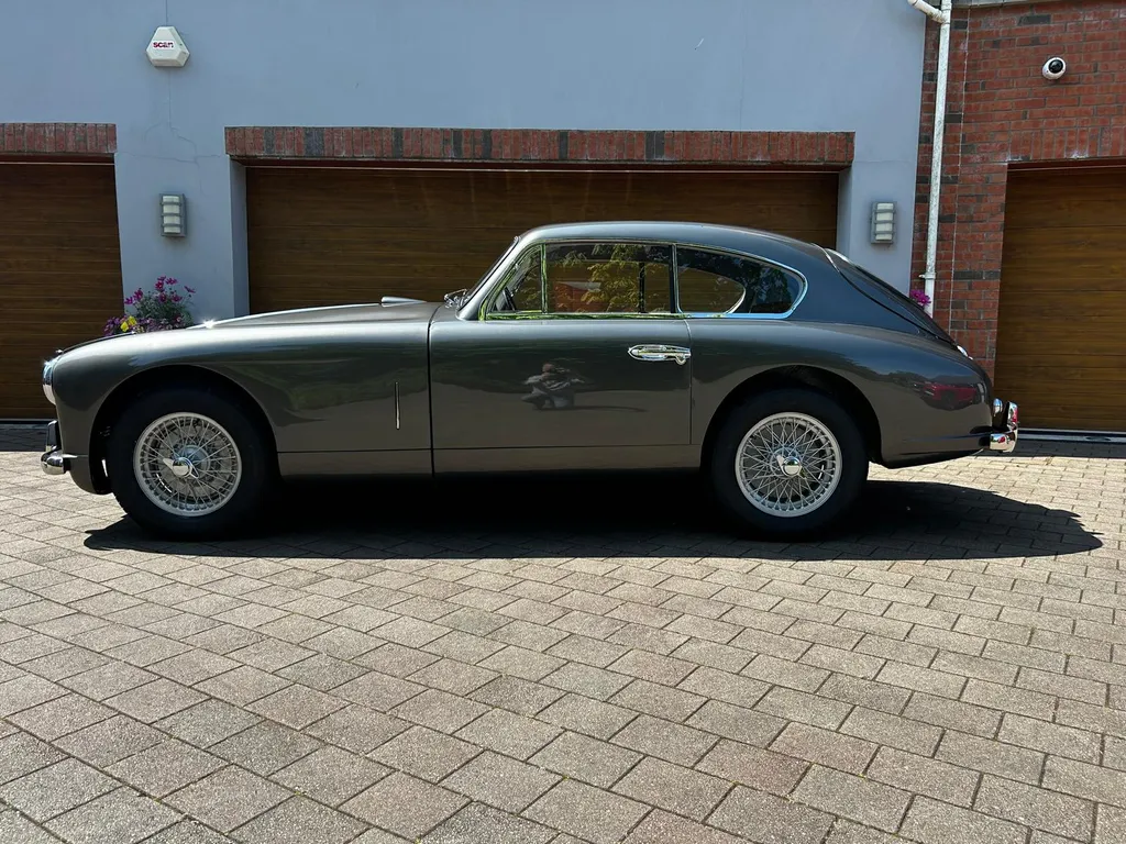 Aston martin  db24 yeeaqrejldxvcp6co  oj