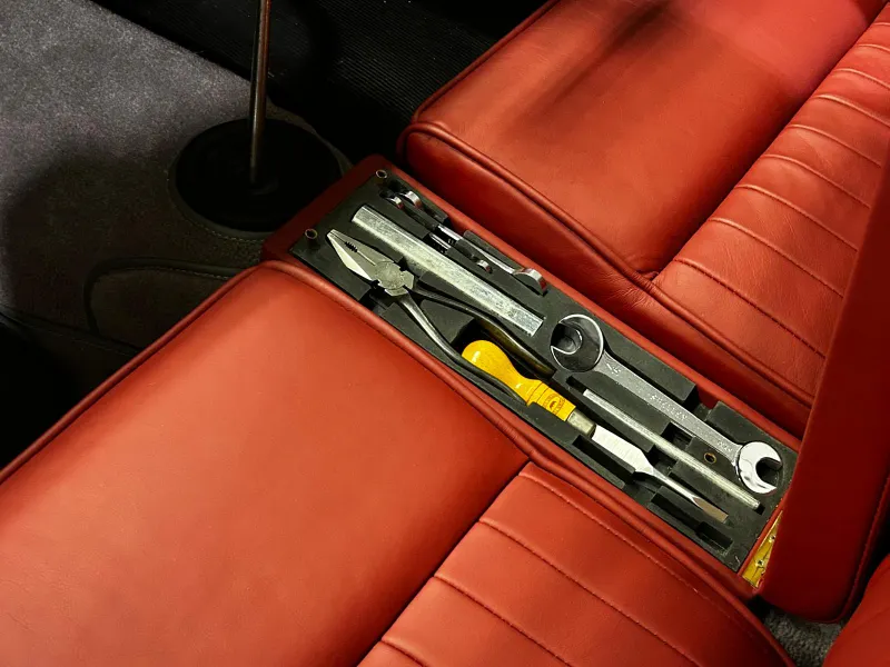 Aston martin  db24 oa2ehtf0uhoiv bvamoa0
