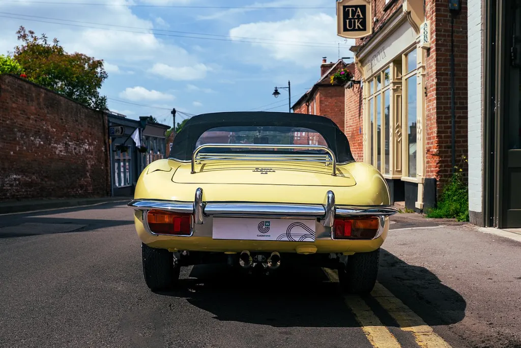 Jaguar e type ip6xsxwr8 lxf43ij5owj