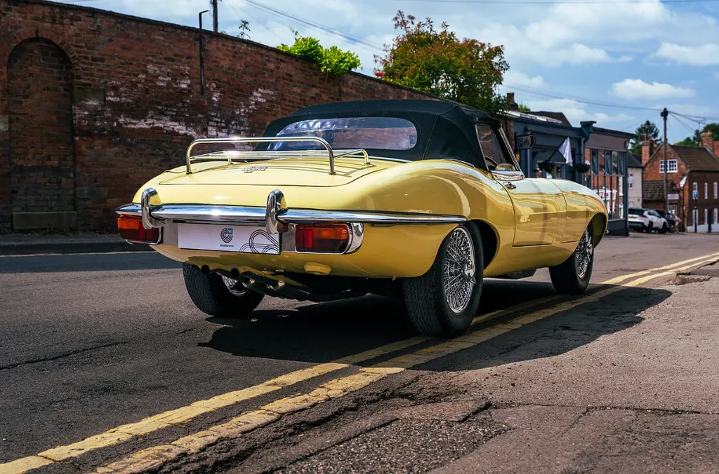 Jaguar e type w4lvuqybzalaxg2hs2xni