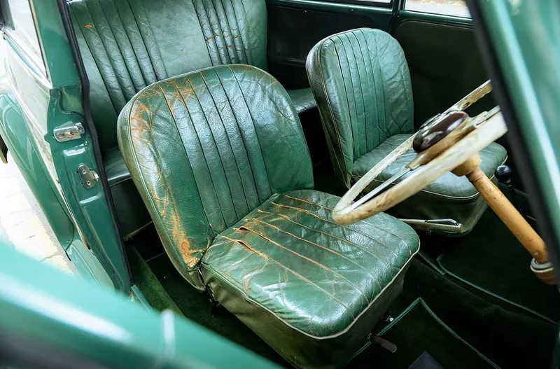 Morris minor  ytrlrl8ib6iubwhftbgn