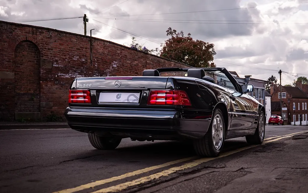 Mercedes benz sl lgl1fv5yptxhmoupltbhg
