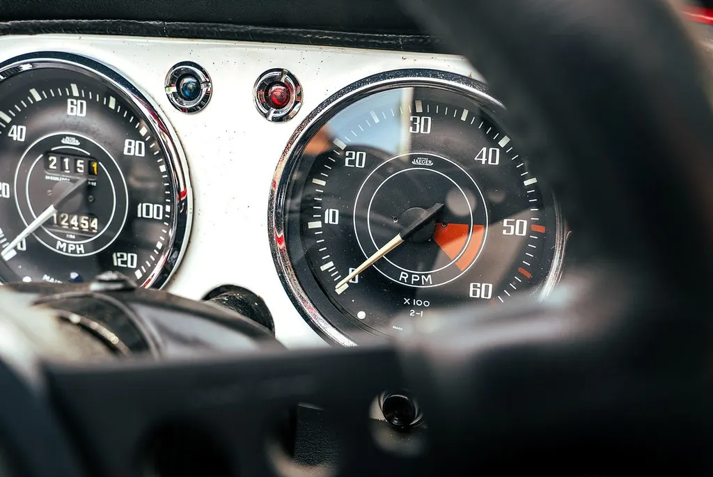 Triumph tr4 v8 powered 6 ho9kwfus1nllho m1 0