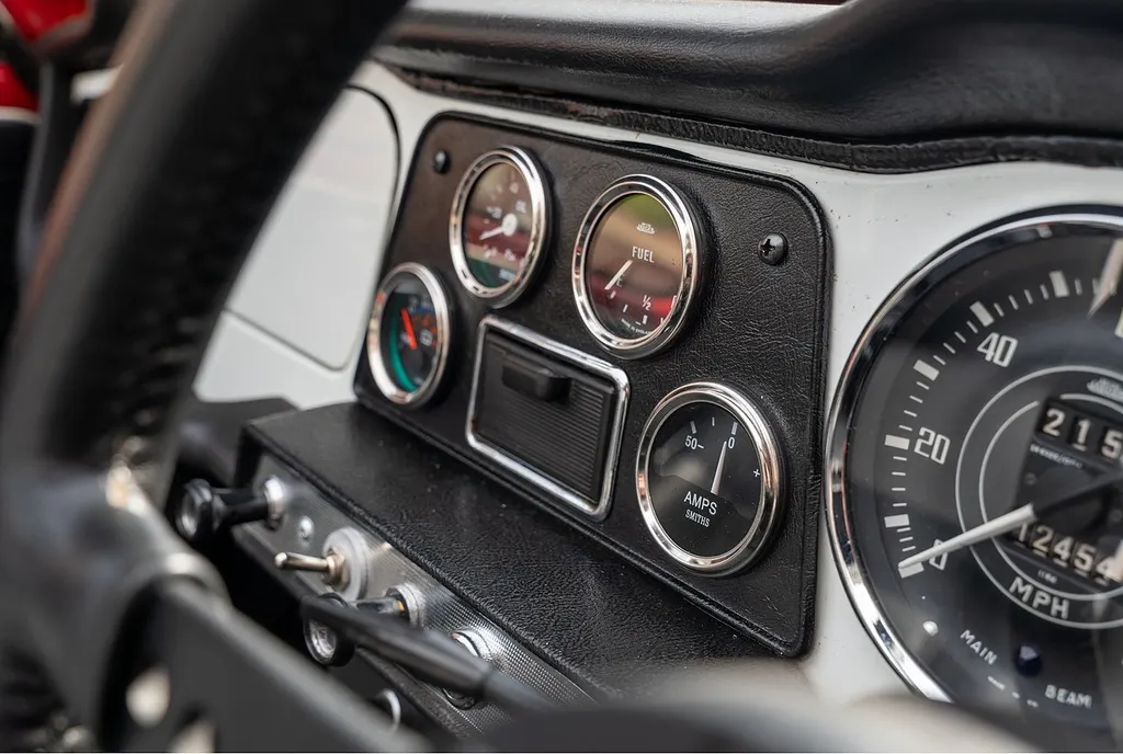 Triumph tr4 v8 powered  xn6 7fchbxz4agujd4fc