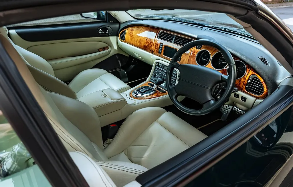 Jaguar xkr jtvgeh704ozxpx0q4dkz6