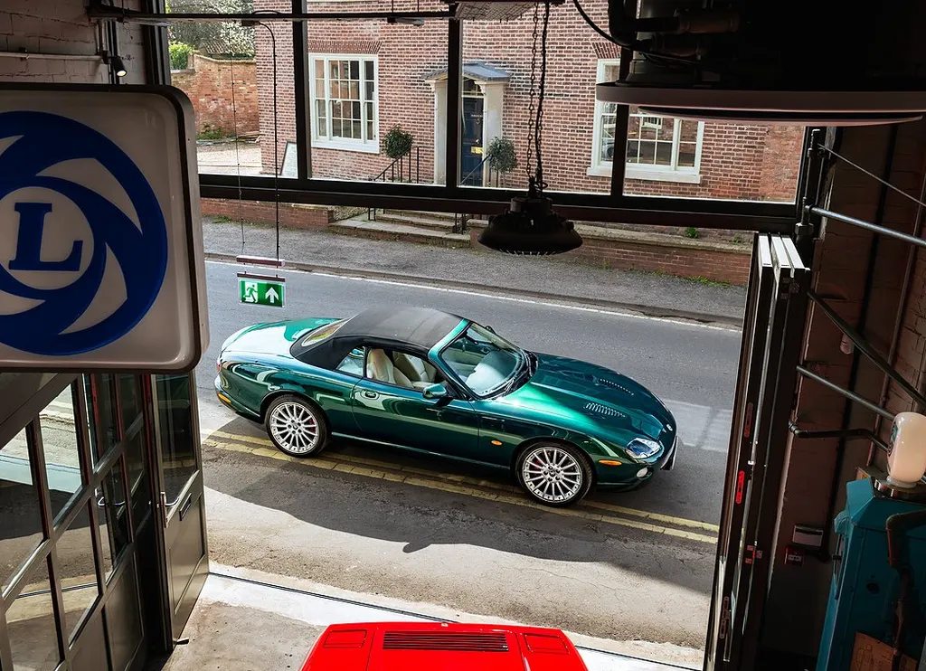 Jaguar xkr plruhopj3hklrb7svid0v