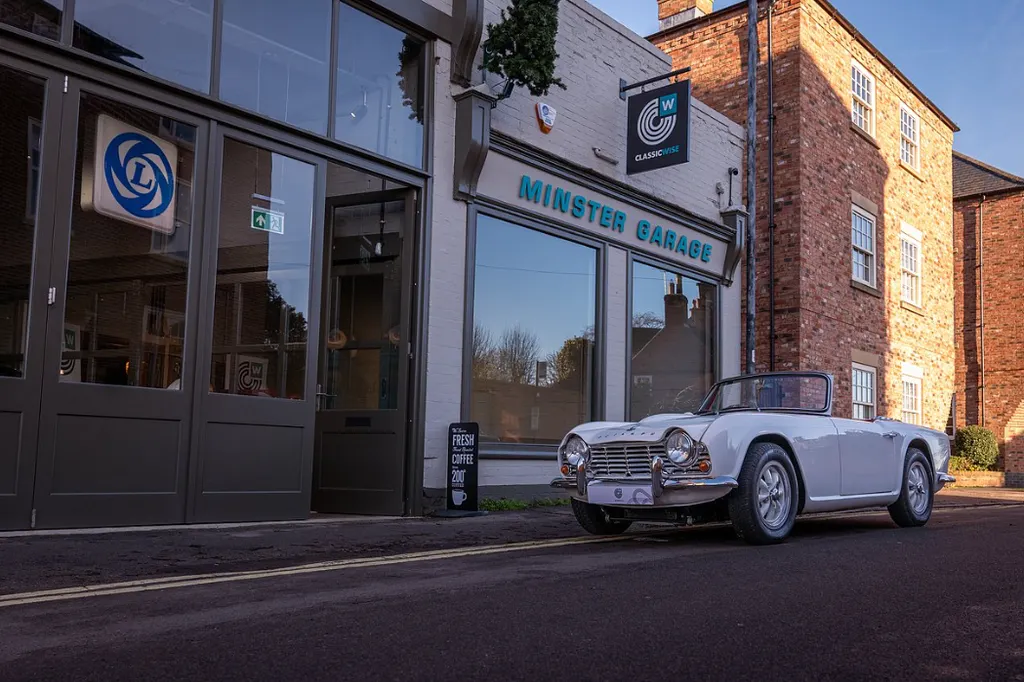 Triumph tr4 9gxb4zyqqgjvxz6pbbqe4
