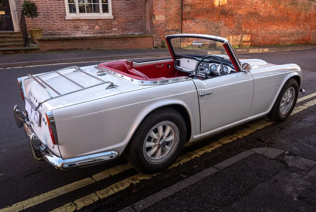 Triumph tr4 d4lbsx56gwfxoh ae8fir