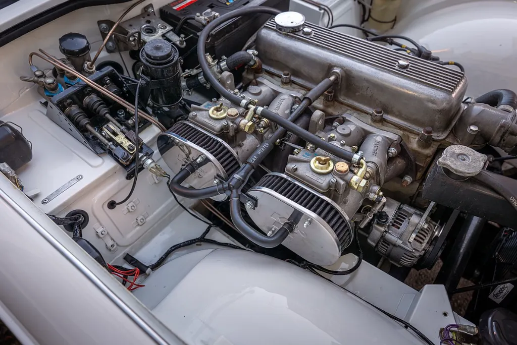 Triumph tr4 jnn2zupzkac toas8vjsk