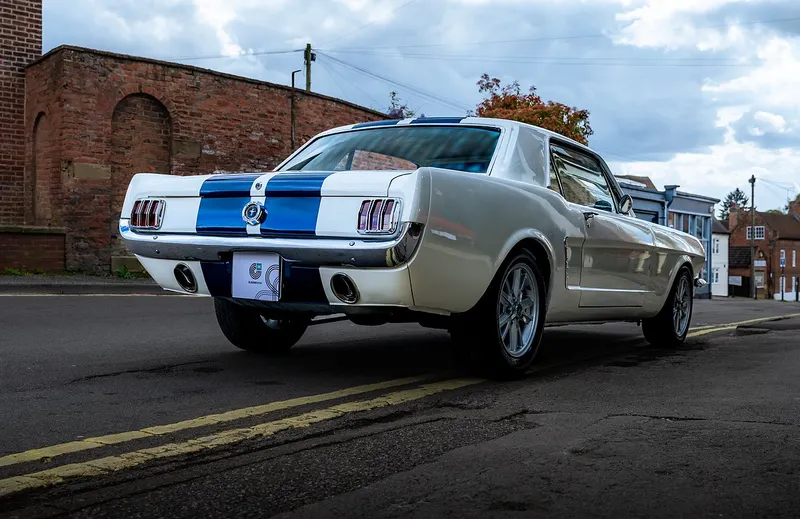 Ford mustang fp8knzbdf5aodcfl5v4oj