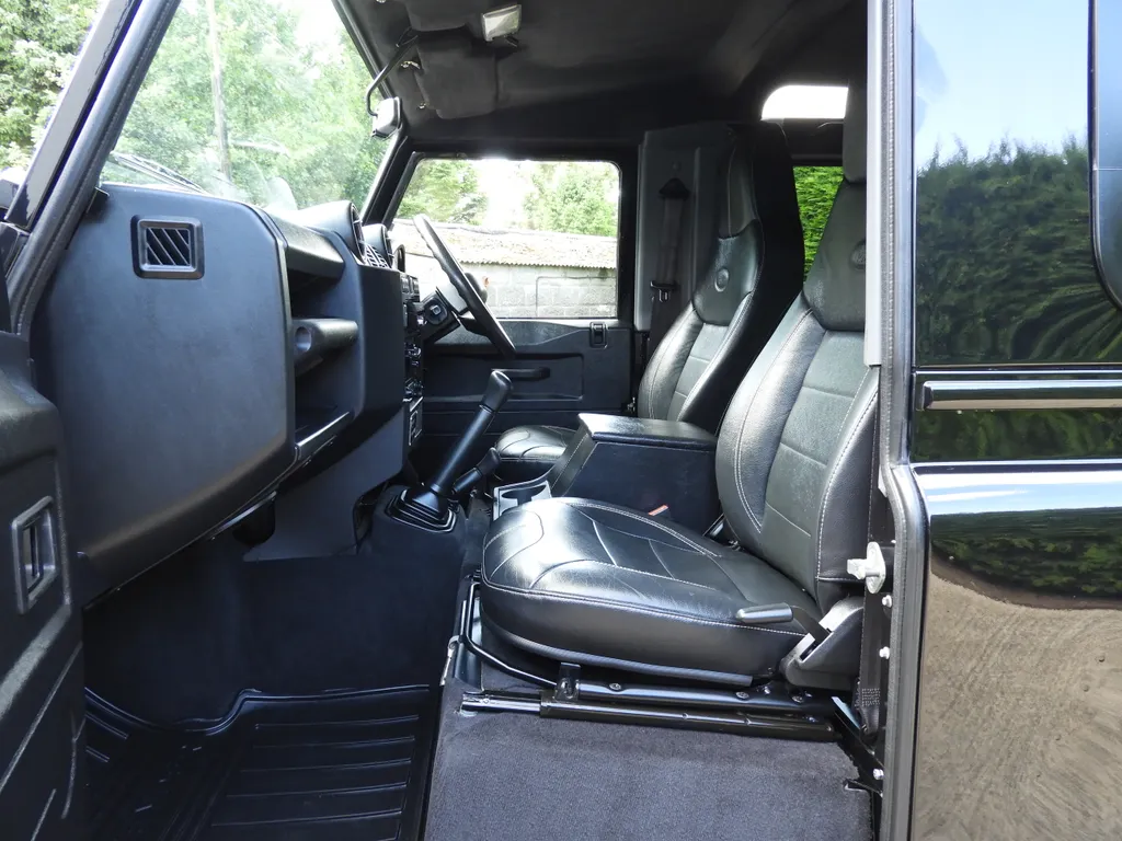 Land rover defender 8toqrnw9r2ssv7lk inym