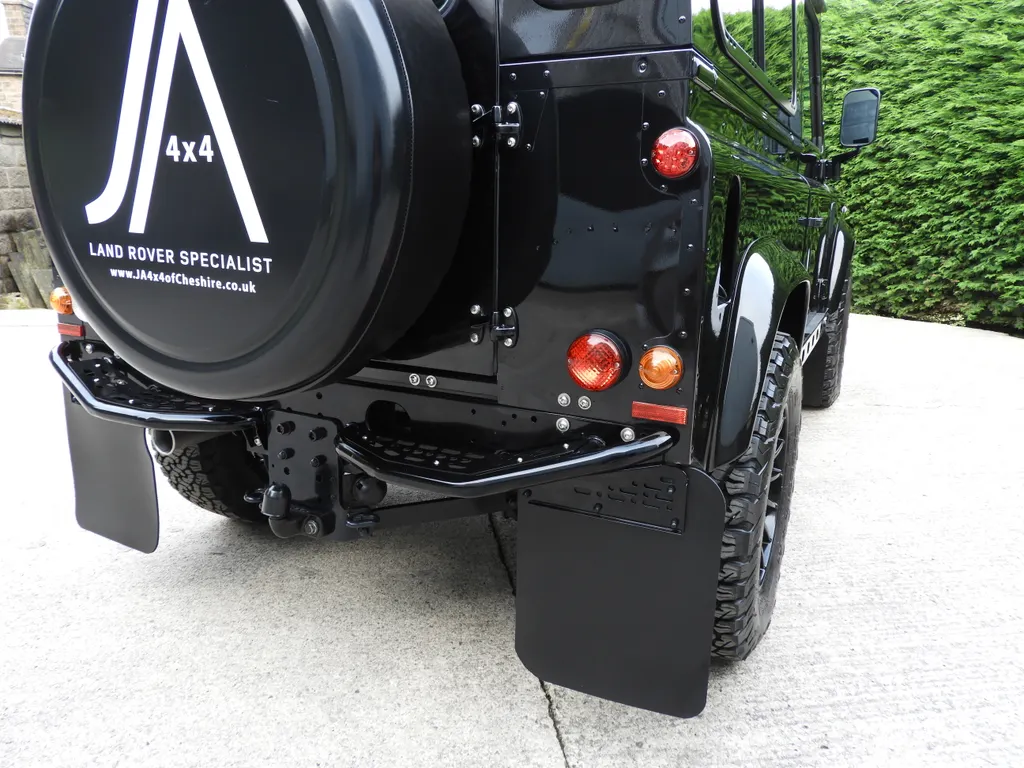 Land rover defender eybrjqitr6n7dxff3sm3w