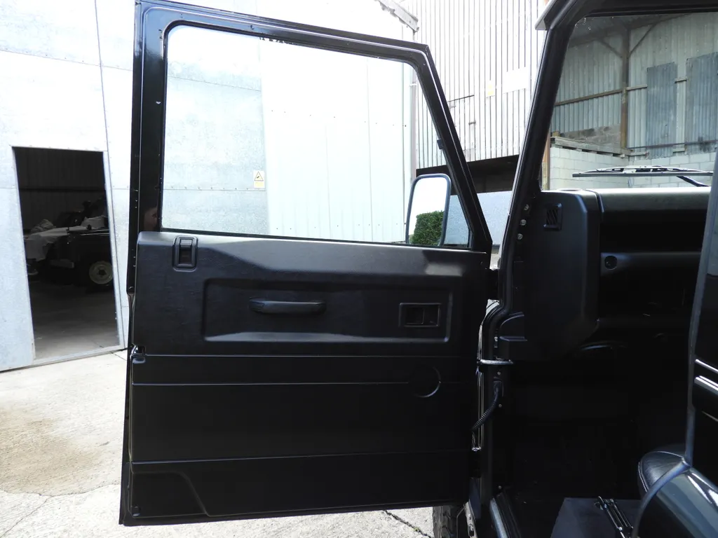 Land rover defender l1puctzaow2jacy90znt3