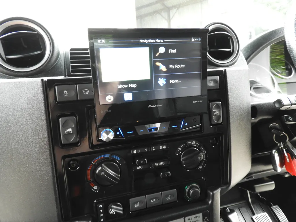 Land rover defender ndbjcb3p5hluvsmx4d28g