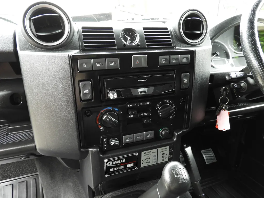 Land rover defender vwmypmklp7t4z7kswwi23