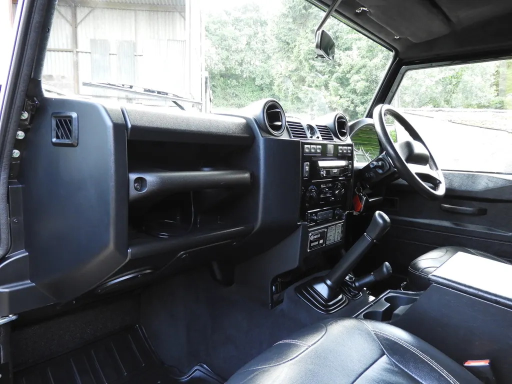Land rover defender yh5bztrf6w3stuib atug