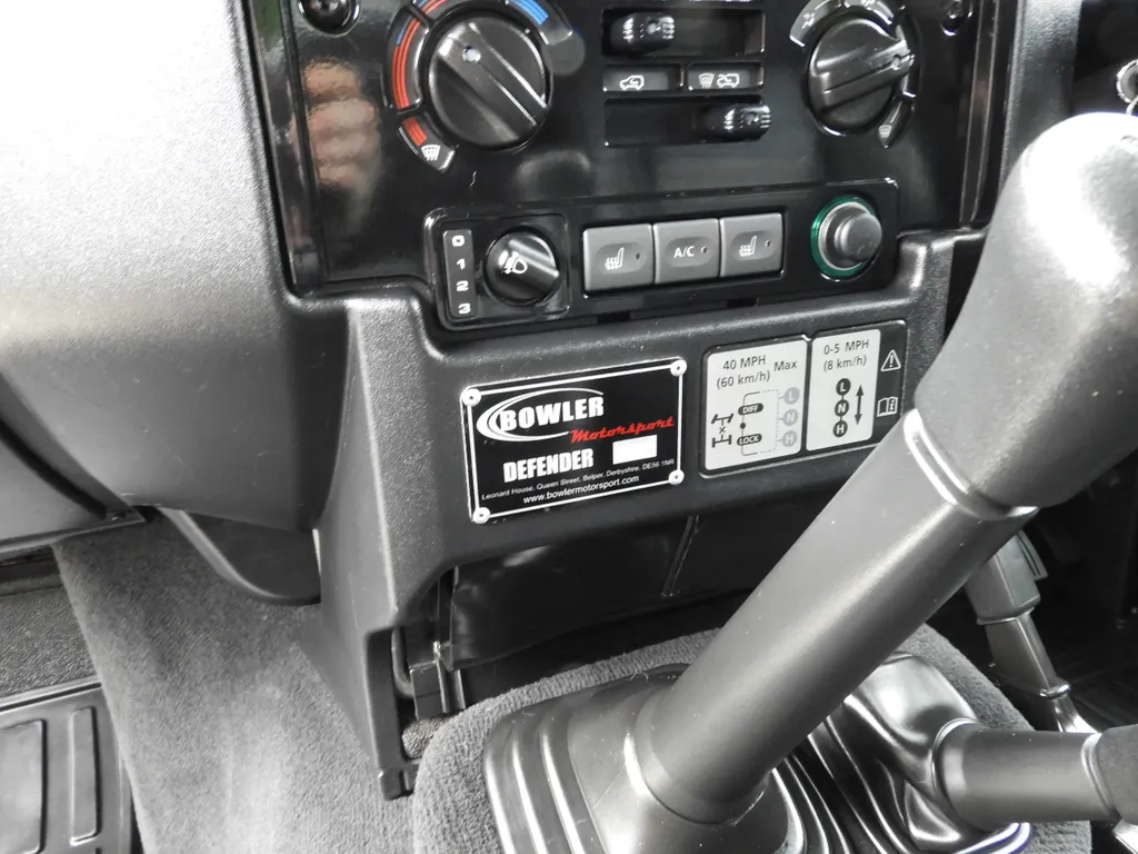 Land rover defender ilpbxvdbqgaanqi90mxey