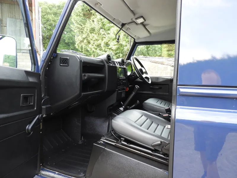 Land rover defender 7wiiubbbtlbdls7zykria