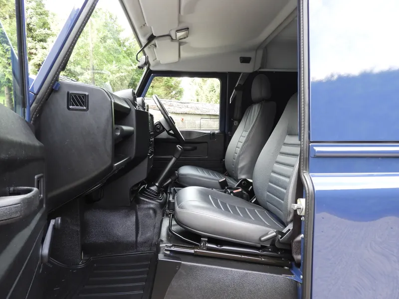 Land rover defender kh3pgng7wa5cozmewhbcy