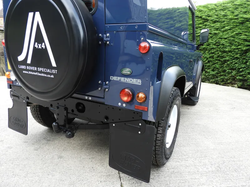 Land rover defender eigpz4umfviglz5tld5bg