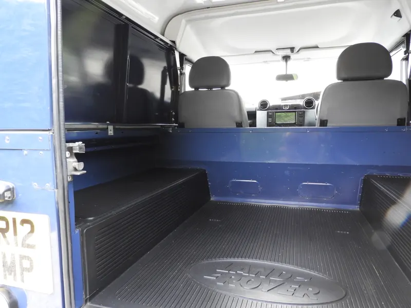 Land rover defender ycx0bq78dxpblpftxzyx 