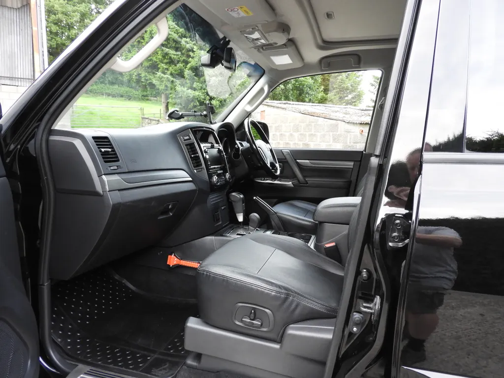Mitsubishi shogun fsvyfnmqhpaffhaeyjgb2
