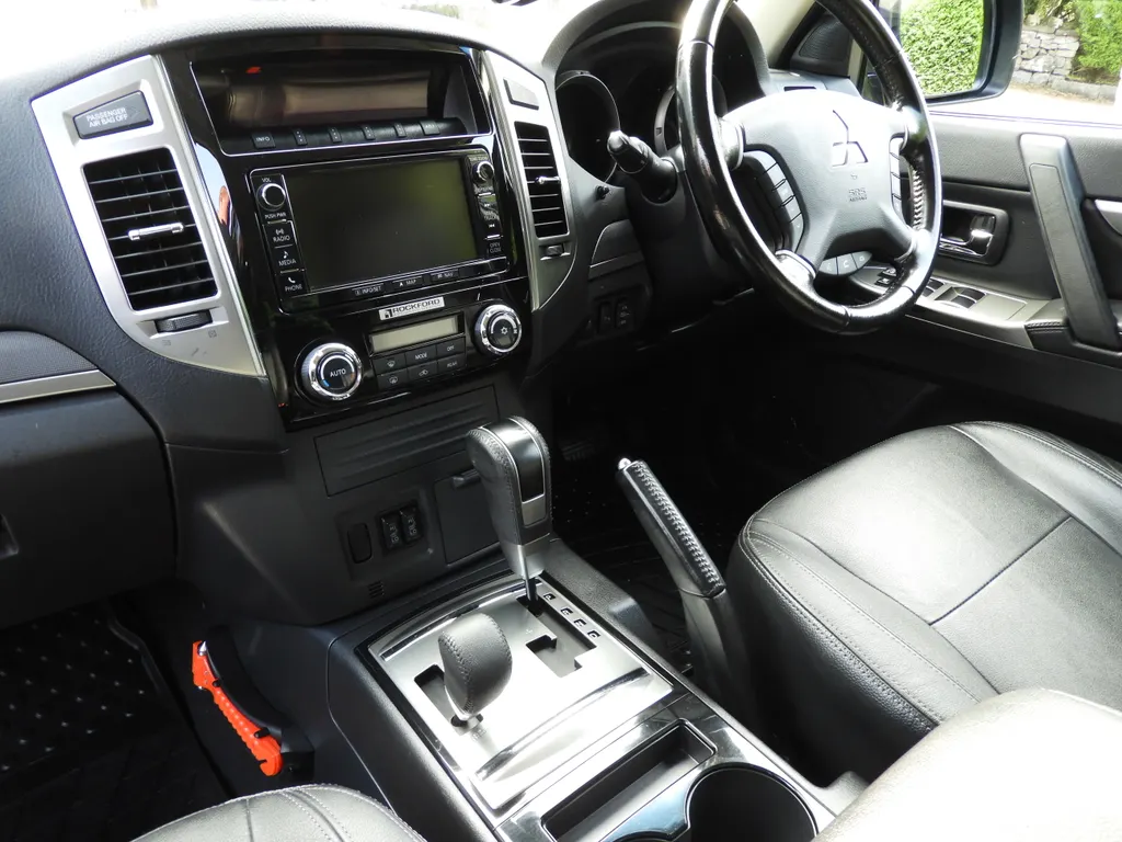 Mitsubishi shogun x5cw84ings6mupoaohj2c