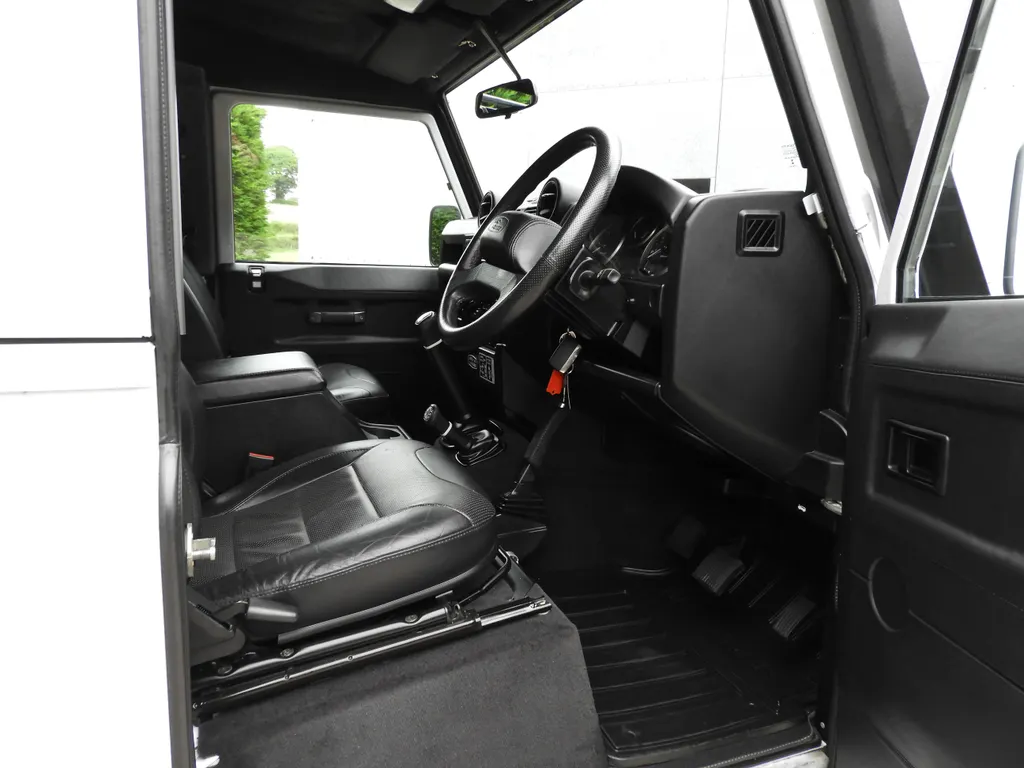 Land rover defender ezjxllyn7crlqcpejtn9j