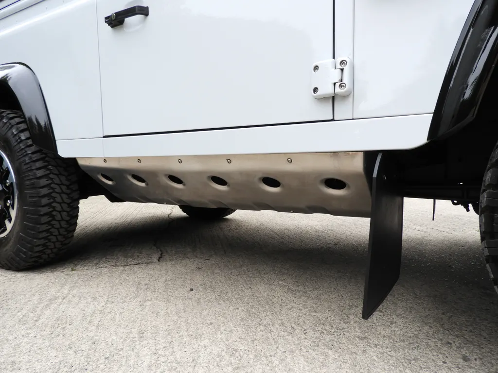 Land rover defender ftpjsgvbodm1q5rt4xcvj