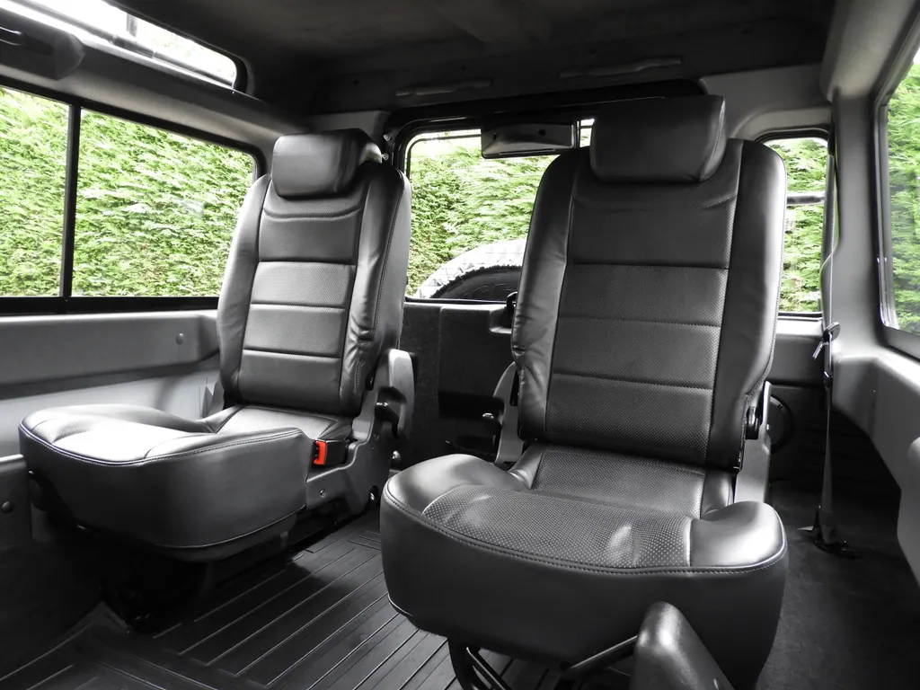 Land rover defender knztaxmowtfwuwwkwiiiu
