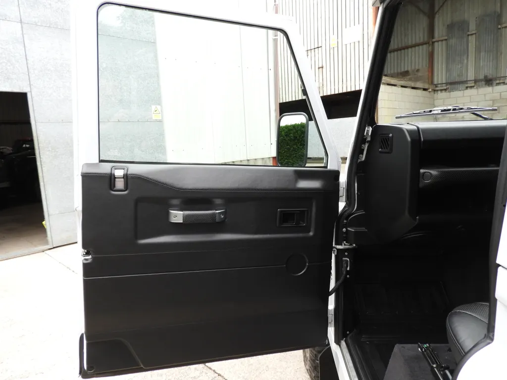 Land rover defender lh 6grg8m16cbhqsygllb