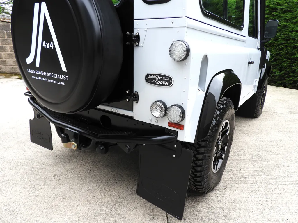 Land rover defender lvalncp0c67wesykquykm