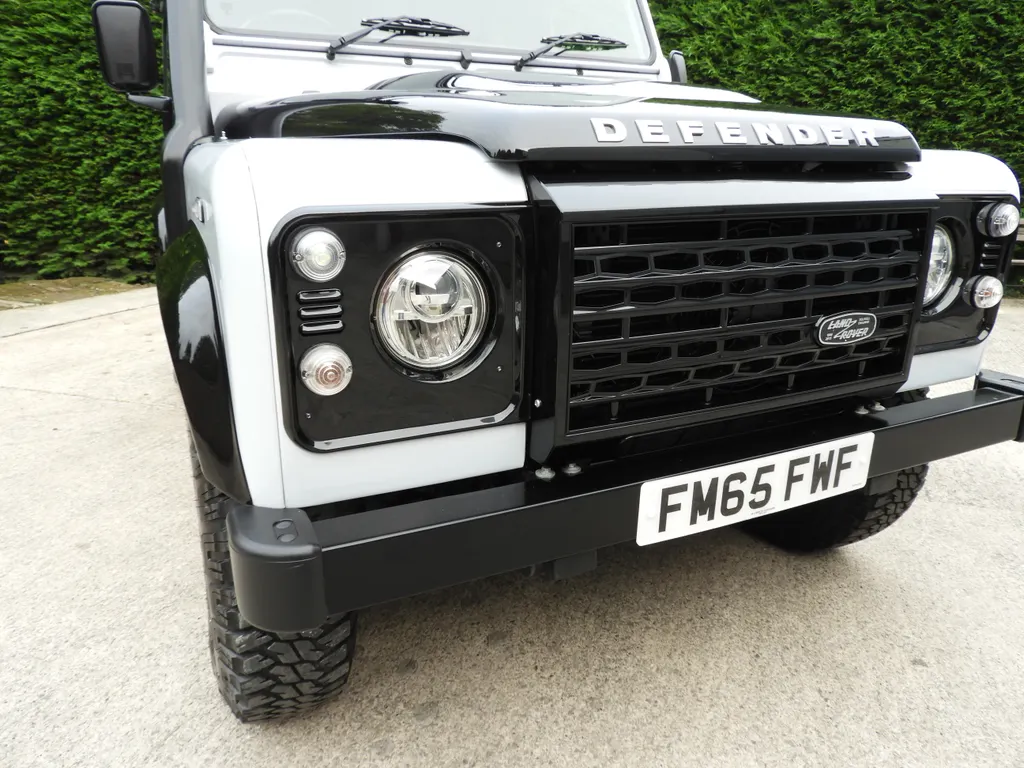 Land rover defender n4ubpol8gtk5nijssc28f