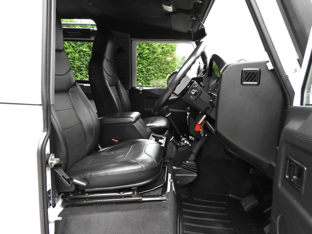 Land rover defender r1bpxldclwk9toen3tolt