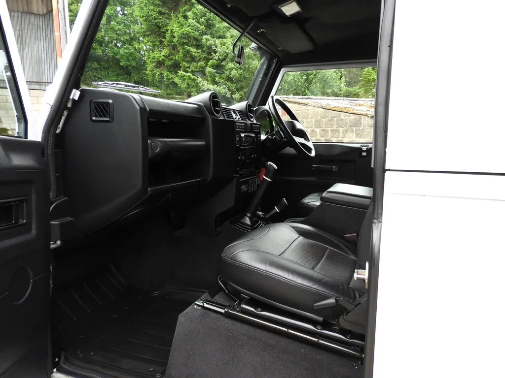 Land rover defender za2xpzon7twplbzkw2rch