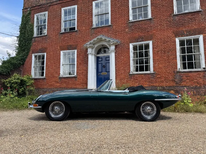 Jaguar e type  erk4y6opf5mz38w10j7c