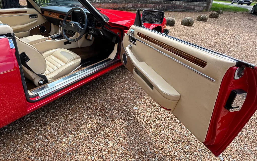 Jaguar xjs lueieo7sds5lnsdtppi2a