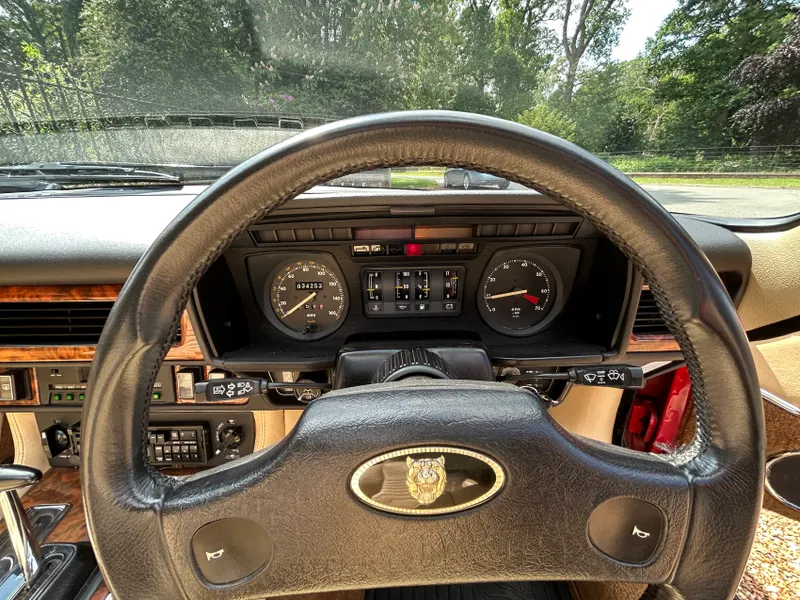 Jaguar xjs id x0bwvjmzfretvghgjd