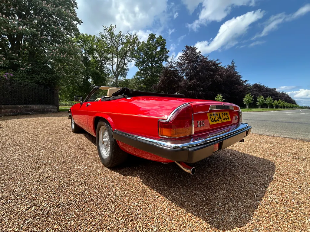 Jaguar xjs w0t  kb1gfrsb8d8ci vs