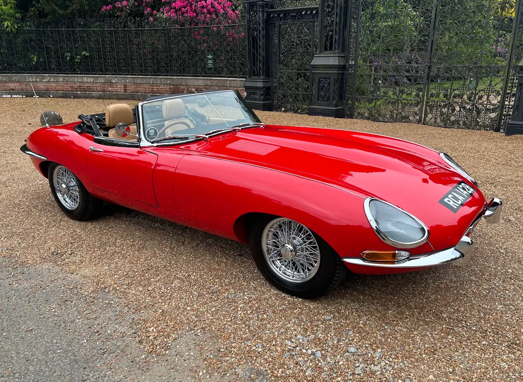 Jaguar e type  p0gakca3sfdcvyq8 twu