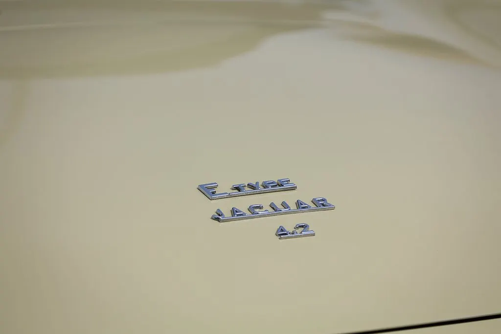 Jaguar e type 4.2 roadster p8s0epxlqaaitzd2leruv