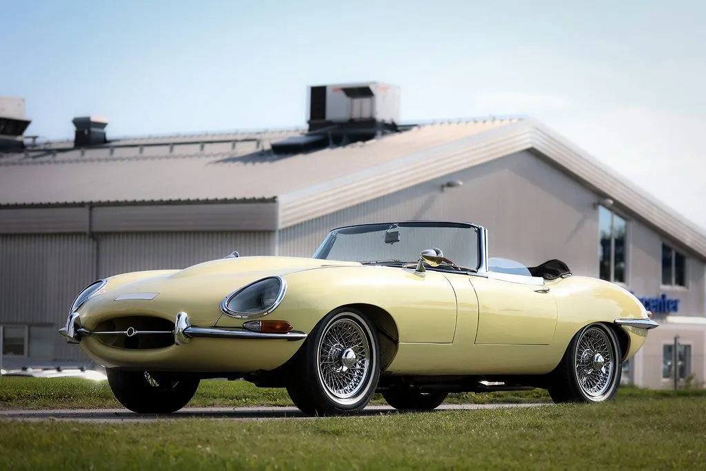 Jaguar e type 4.2 roadster mgzri23ugtggllgirf3 c